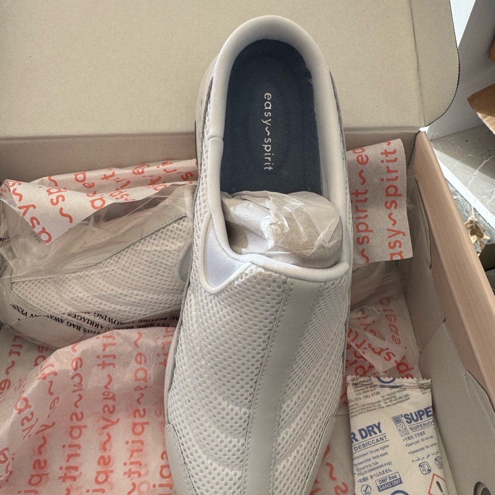 Easy Spirit White Sneakers with Blue-Gray Outsoles